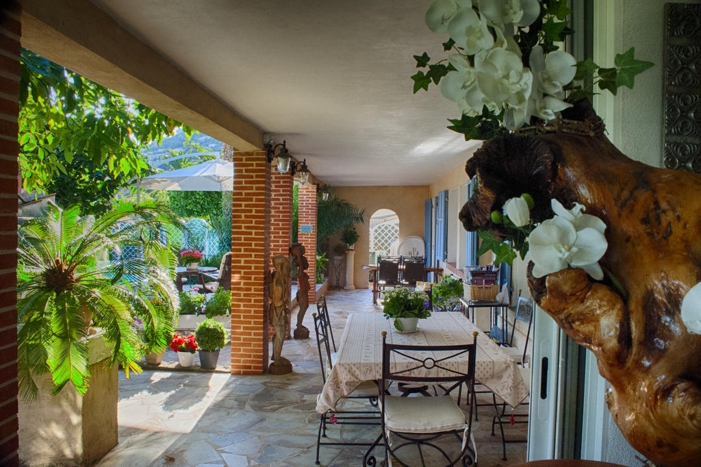 Mas Des Kardouons Bed & Breakfast Турет-сюр-Лу Екстериор снимка
